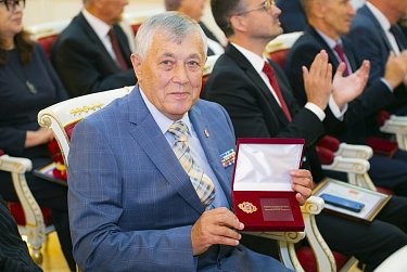 Золотой знак – за вклад в развитие ветеранского движения